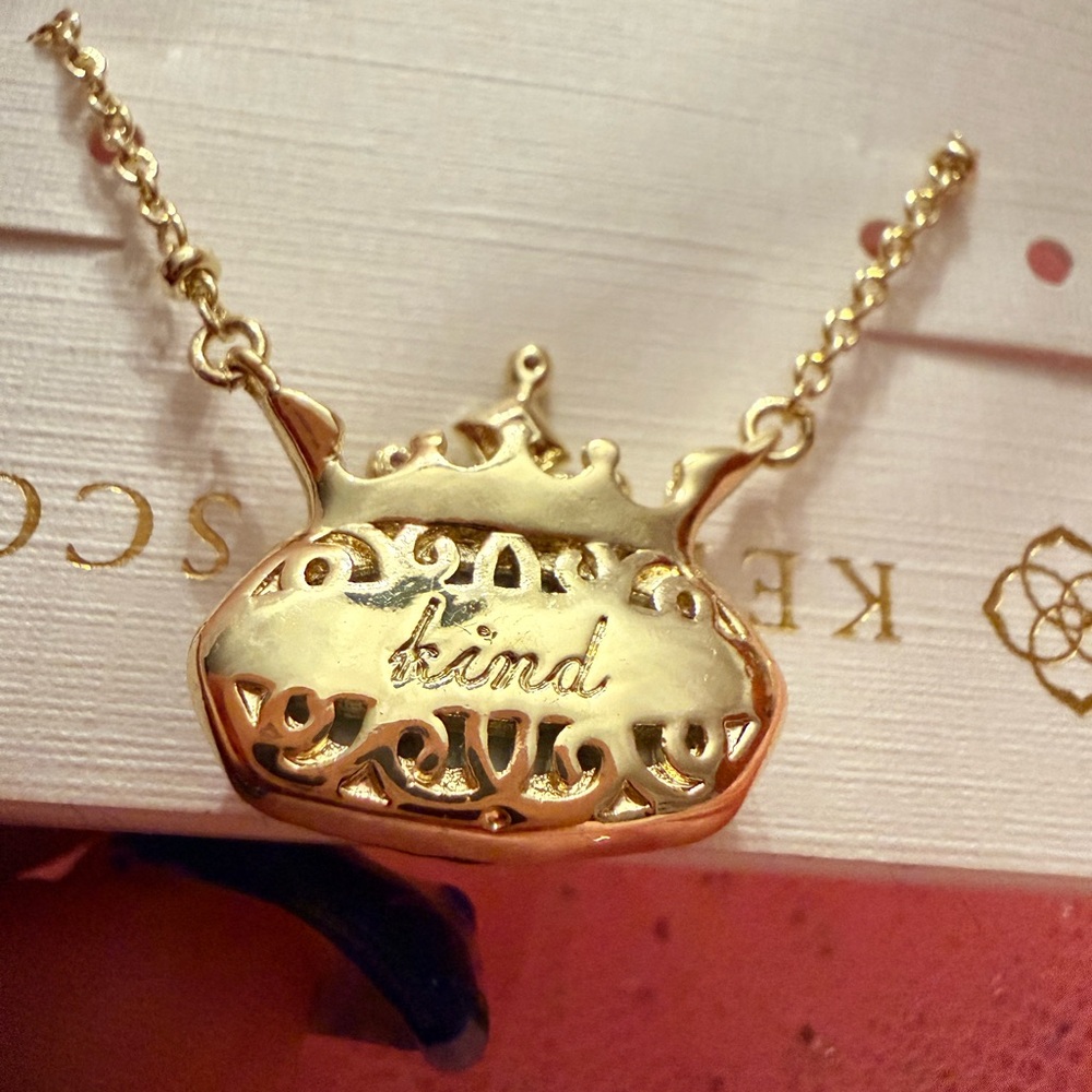 Kendra Scott Disney | Kendra Scott
Elisa Princess
Short Pendant Necklace - Picture 3 of 4
